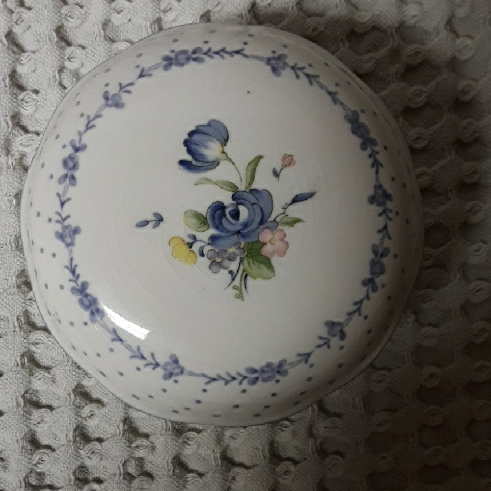 Nikko Ceramics White Base with Blue Peony Flowers Dish/Lid